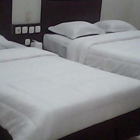 Hotel Wisma Djaja Syariah Bojonegoro Exteriör bild