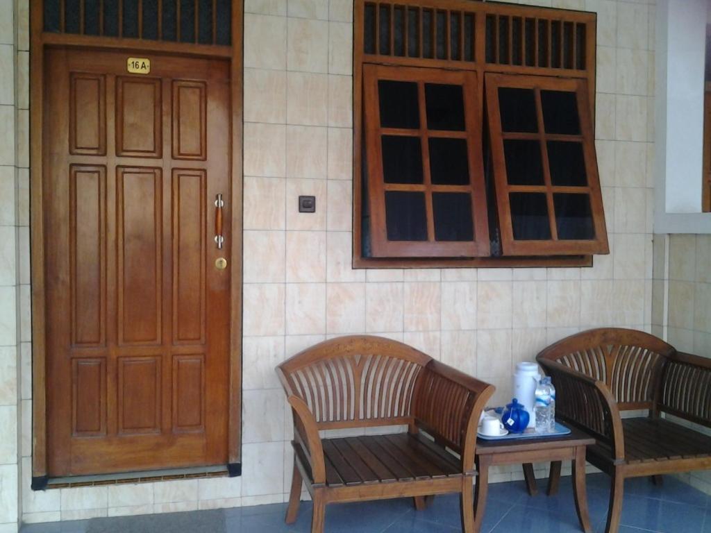Hotel Wisma Djaja Syariah Bojonegoro Rum bild