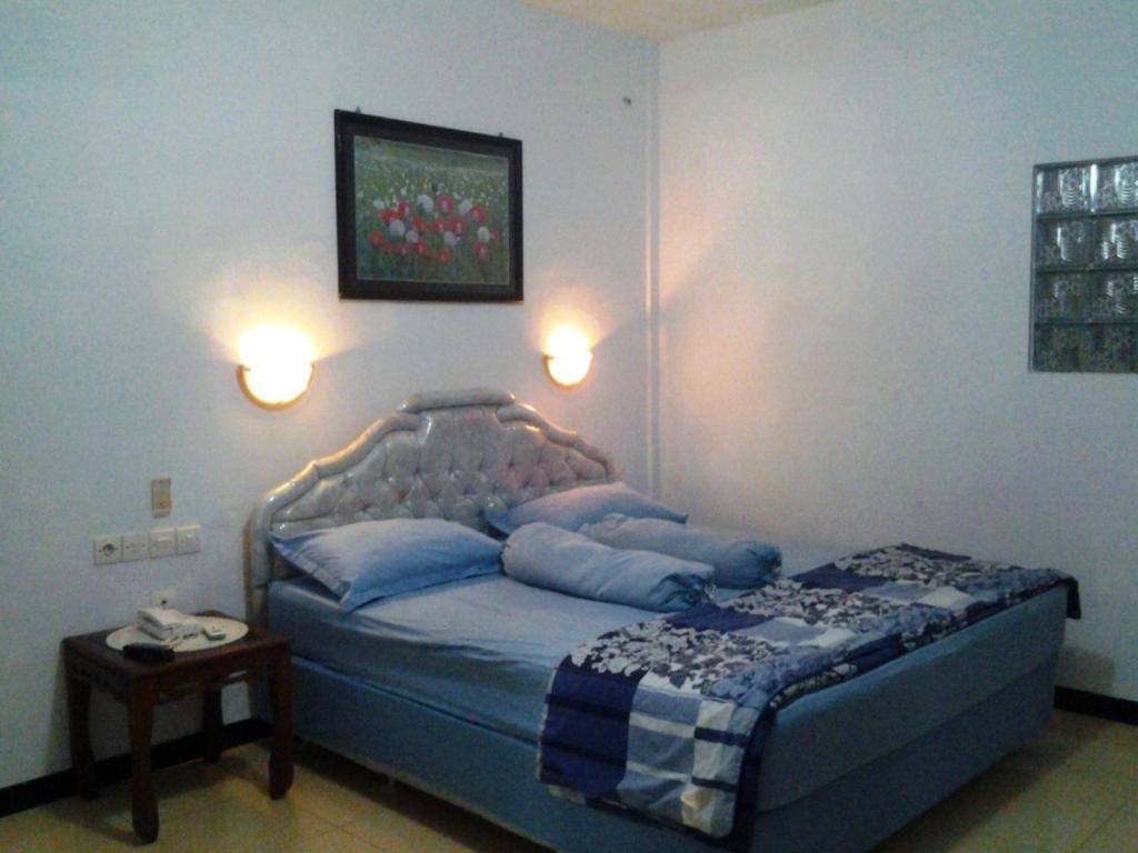 Hotel Wisma Djaja Syariah Bojonegoro Rum bild
