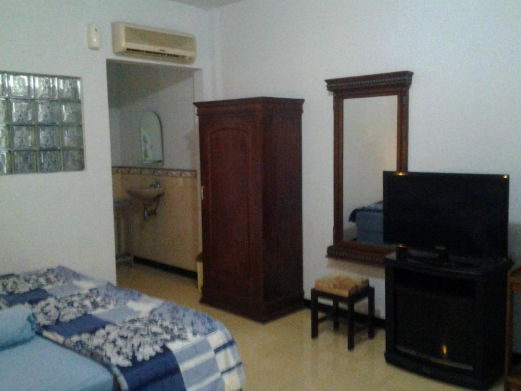 Hotel Wisma Djaja Syariah Bojonegoro Rum bild