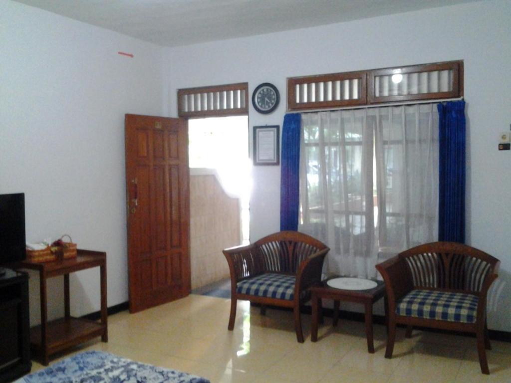 Hotel Wisma Djaja Syariah Bojonegoro Rum bild