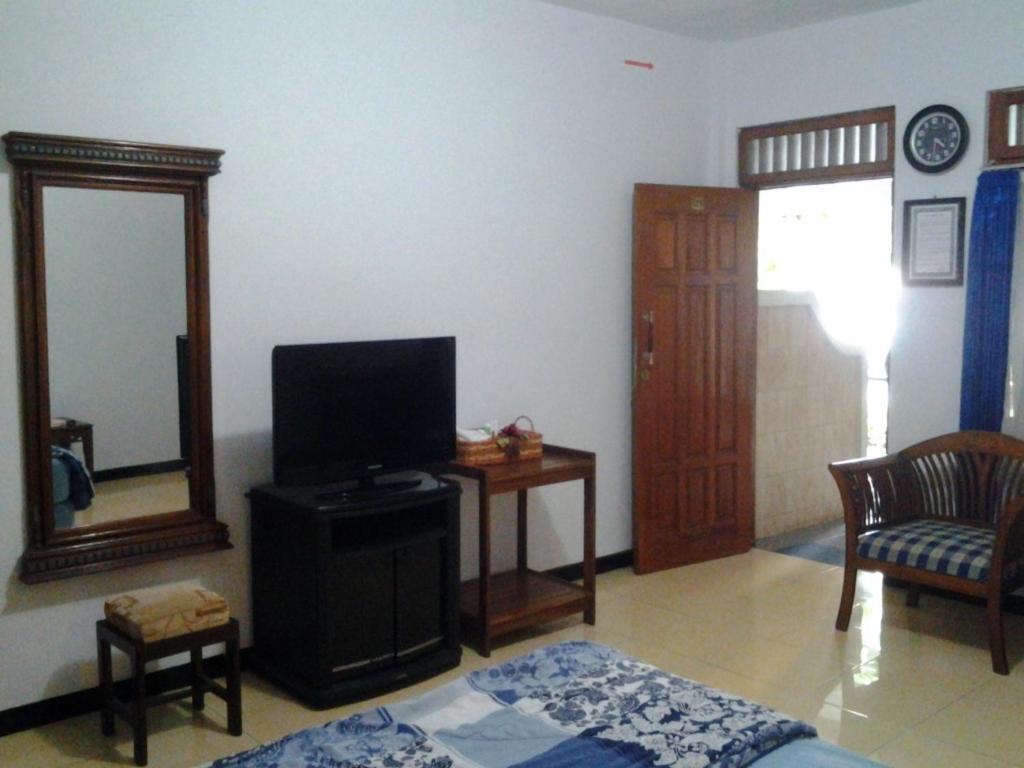 Hotel Wisma Djaja Syariah Bojonegoro Rum bild