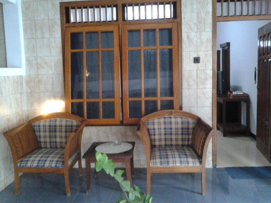 Hotel Wisma Djaja Syariah Bojonegoro Rum bild