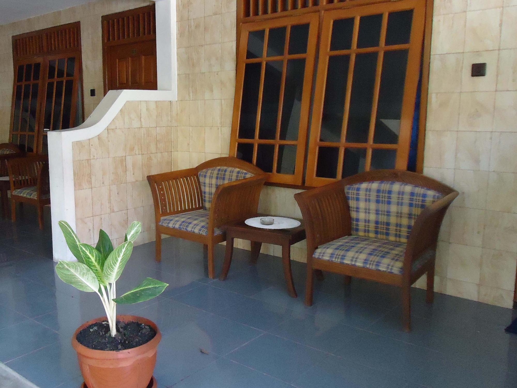 Hotel Wisma Djaja Syariah Bojonegoro Exteriör bild