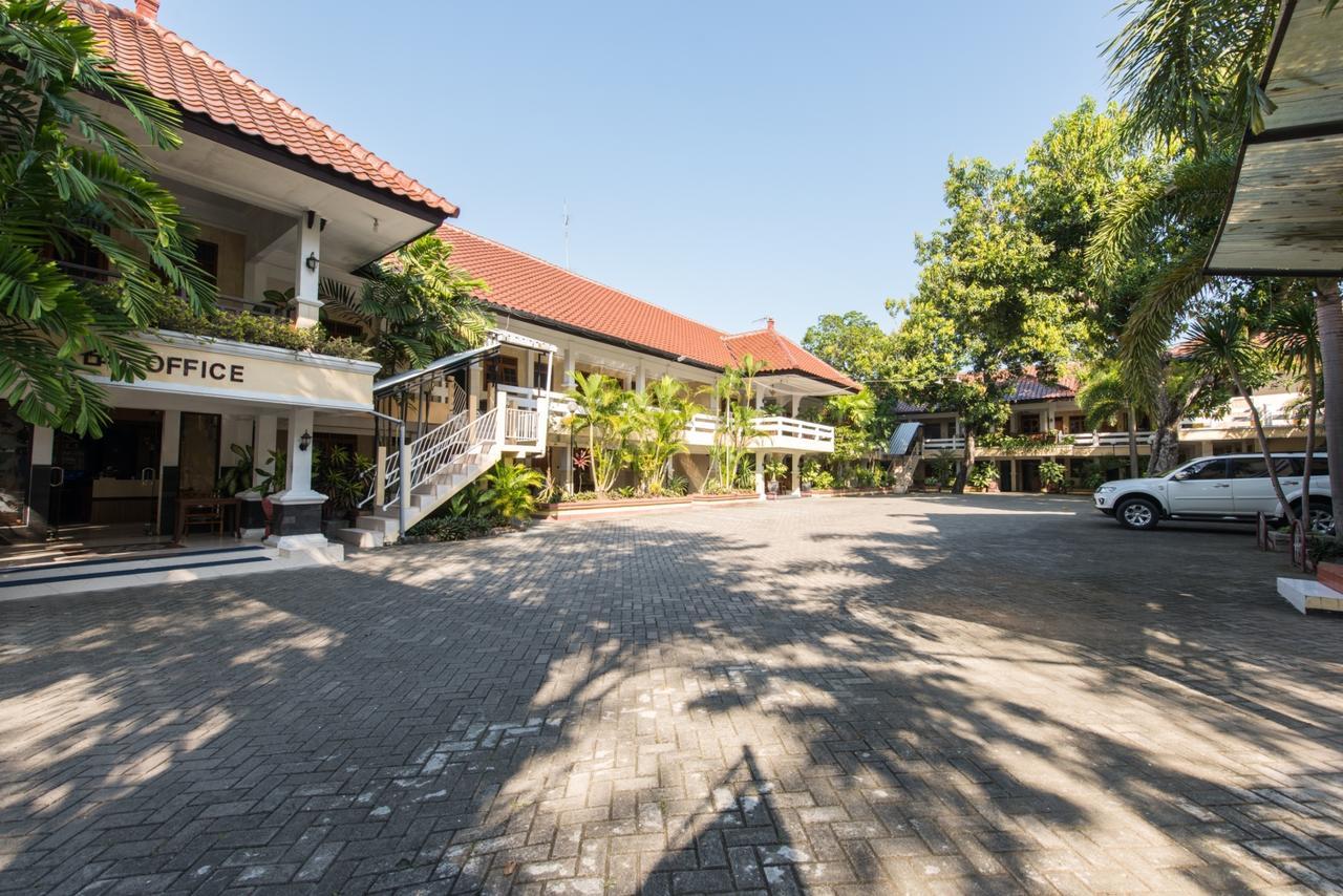 Hotel Wisma Djaja Syariah Bojonegoro Exteriör bild