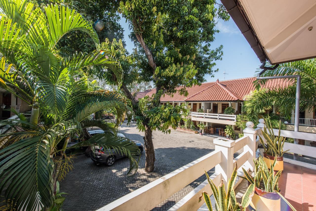 Hotel Wisma Djaja Syariah Bojonegoro Exteriör bild
