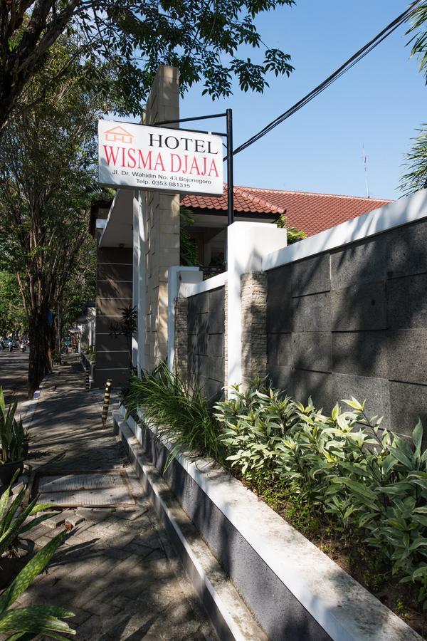 Hotel Wisma Djaja Syariah Bojonegoro Exteriör bild