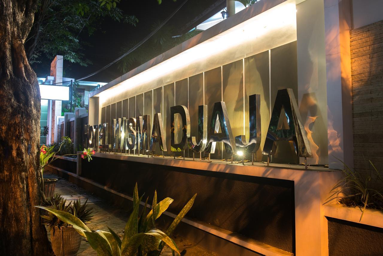 Hotel Wisma Djaja Syariah Bojonegoro Exteriör bild