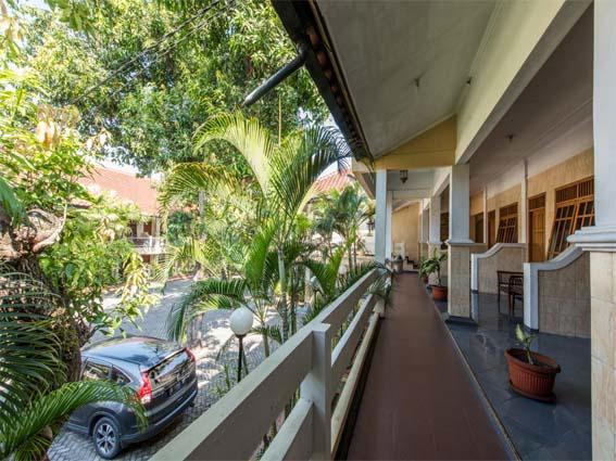 Hotel Wisma Djaja Syariah Bojonegoro Exteriör bild