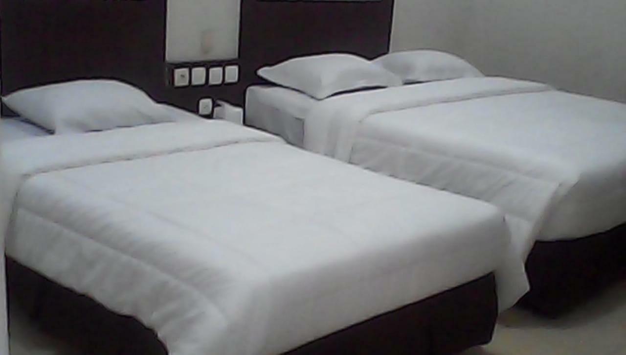 Hotel Wisma Djaja Syariah Bojonegoro Exteriör bild